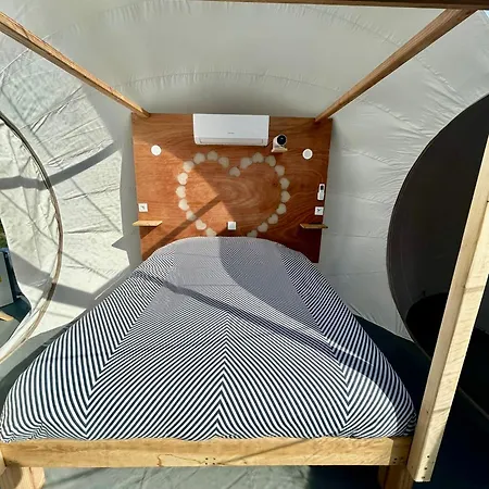 Les Bulles Nimoises Campismo de Luxo