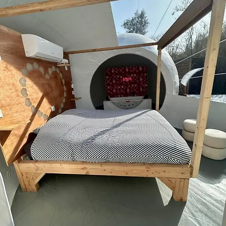 Les Bulles Nimoises Luxury tent *